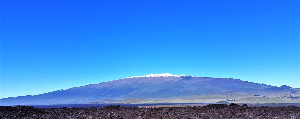 Long distance photo of Mauna Kea volcano.